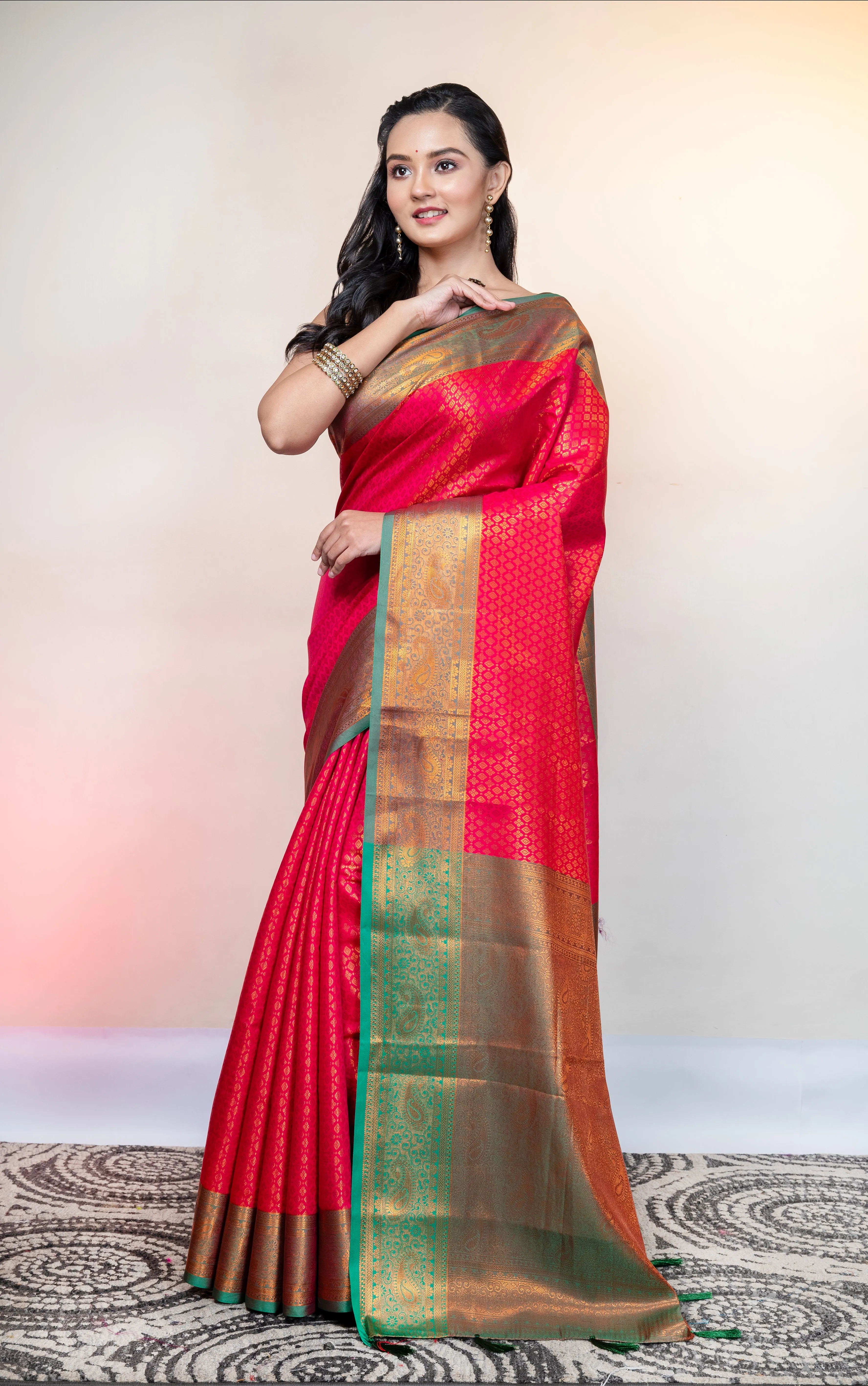 Women Red Pure Kanjivaram Silk Saree With Green And Copper Border Pallu