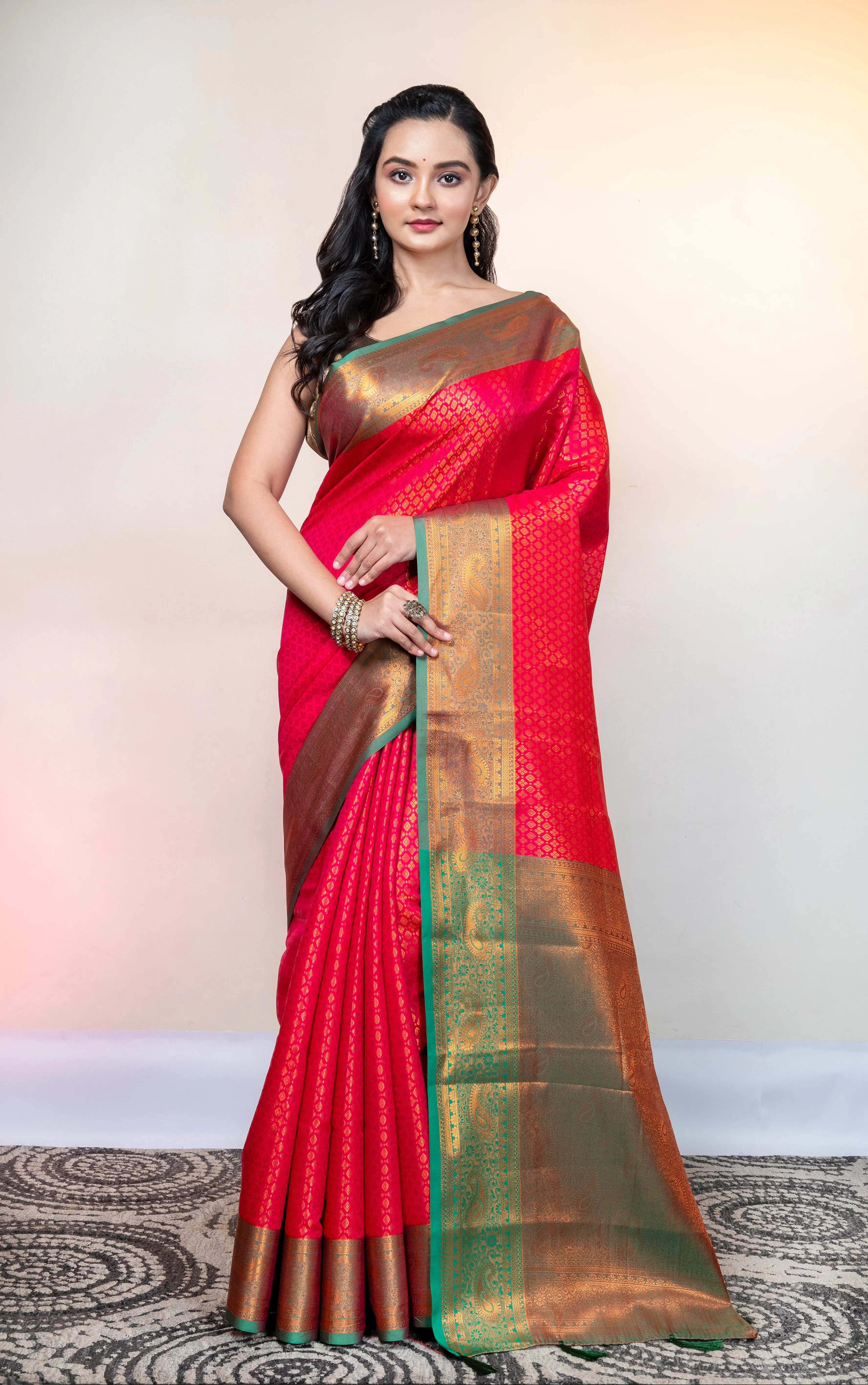 Women Red Pure Kanjivaram Silk Saree With Green And Copper Border Pallu