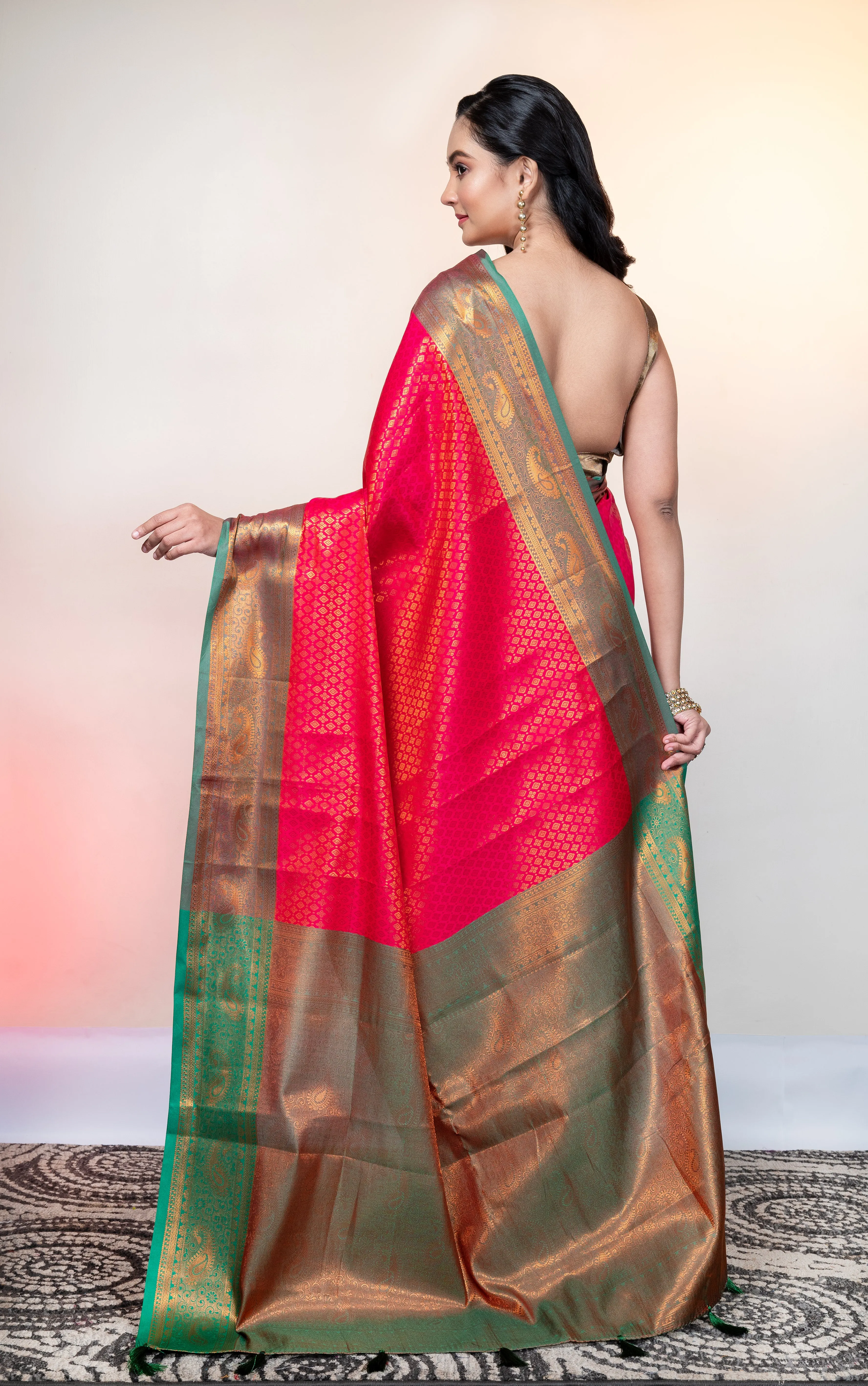 Women Red Pure Kanjivaram Silk Saree With Green And Copper Border Pallu